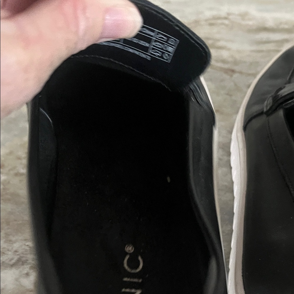 Vionic Women's Black and White Uptown Loafers - Picture 10 of 10